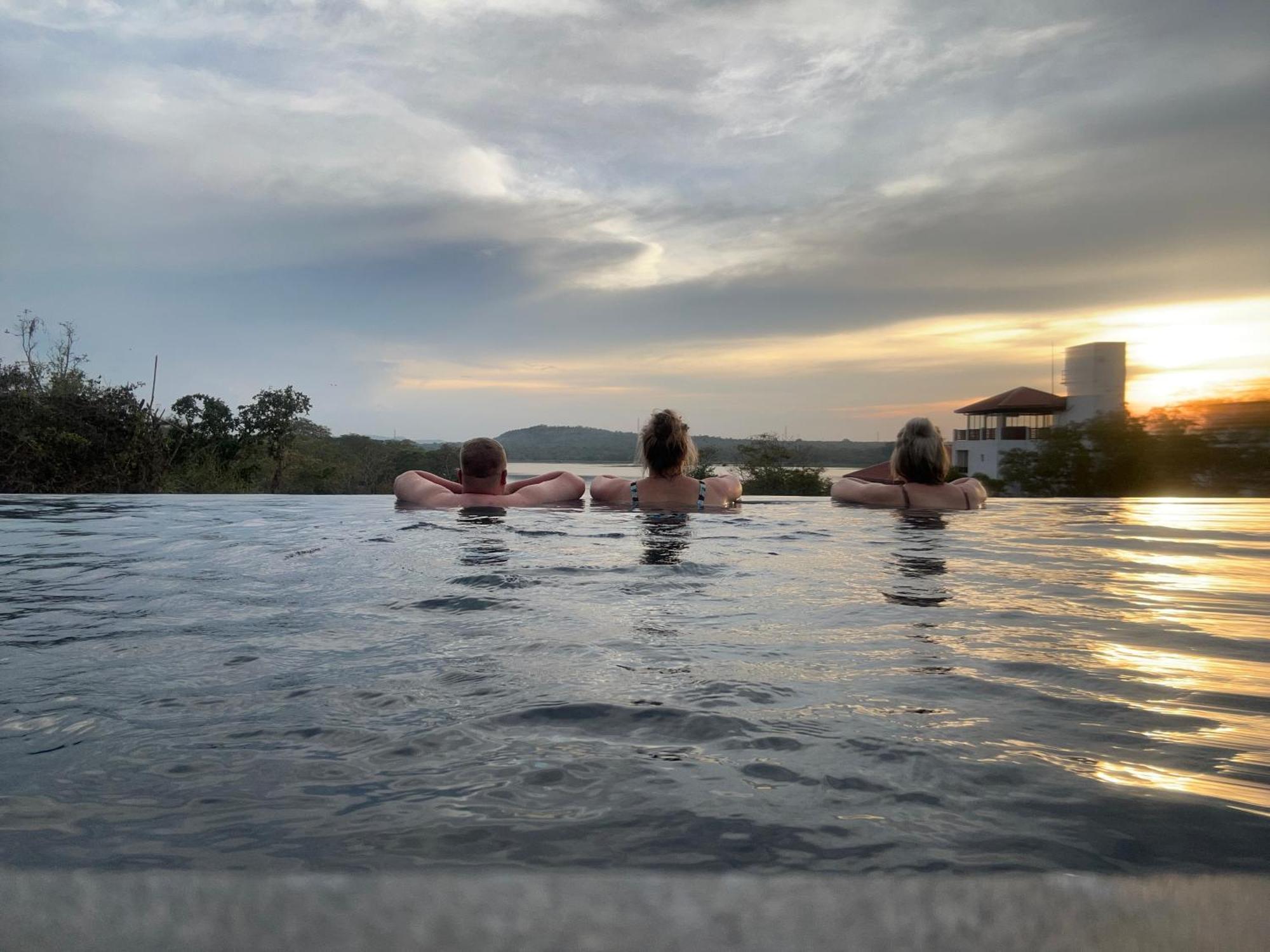 Sundown Lake Hotel & Spa Habarana Exteriér fotografie